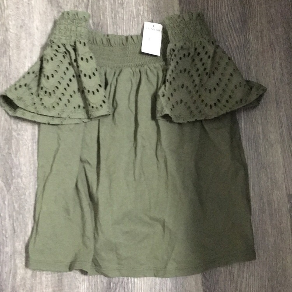 NWT COLD SHOULDER EXPRESS TOP XS - Picture 1 of 3